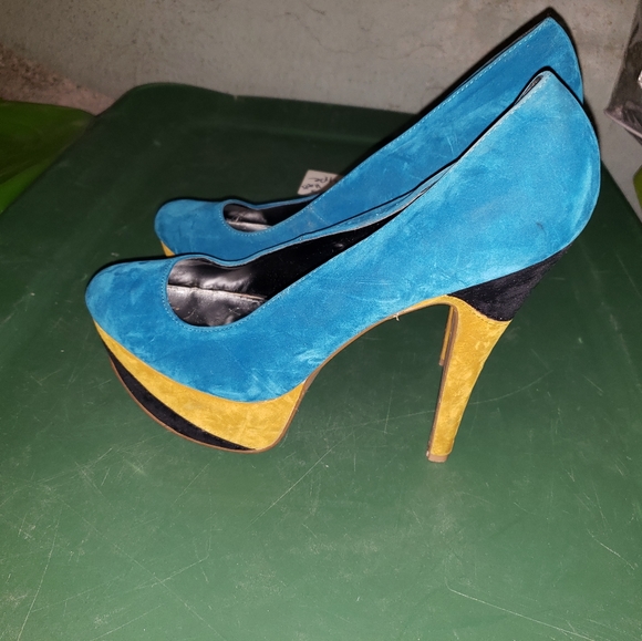 Shoe - Picture 3 of 8